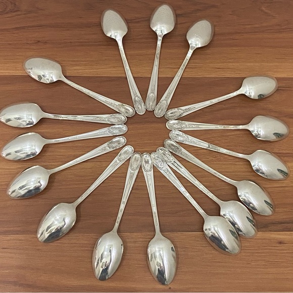 16pcs Vintage WM ROGERS International Silver Silver-plated US. President Spoons - Picture 4 of 16